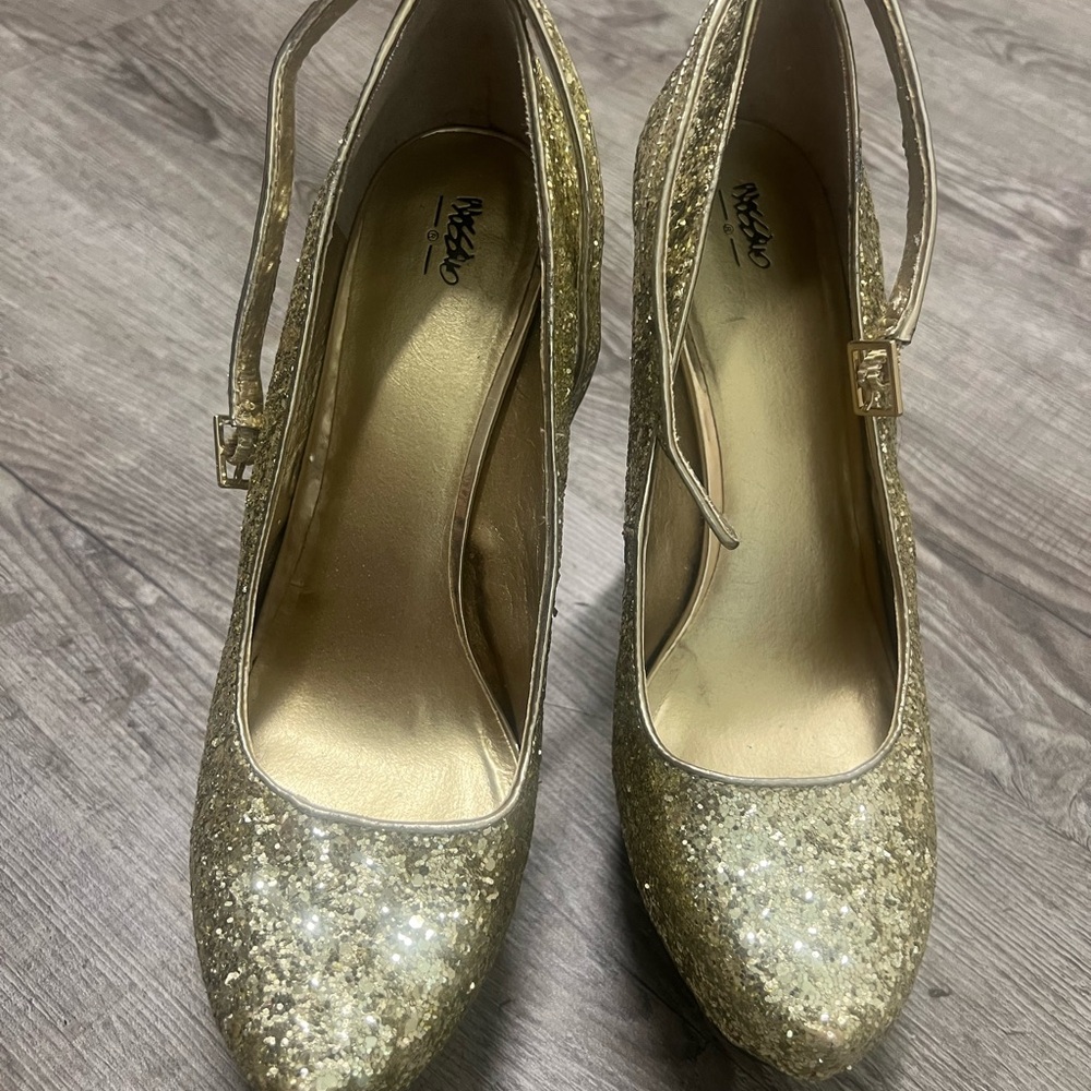 Mossimo Supply Co Gold Glitter Heels